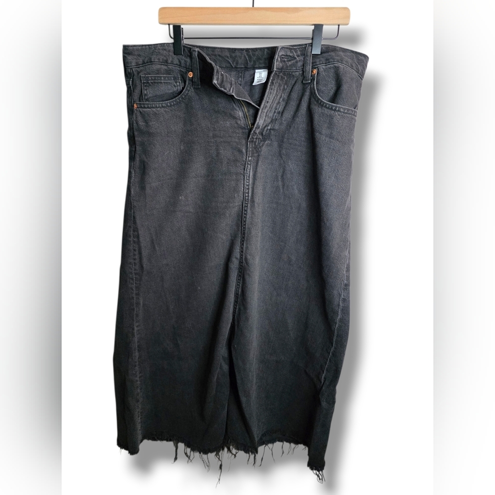 H&M Womens US M Black Washed Denim Midi Skirt High Rise Lyocell Blend Raw Hem